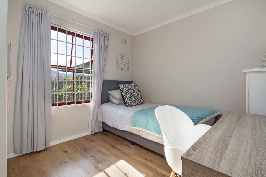 3 Bedroom Property for Sale in Milkwood Park Western Cape